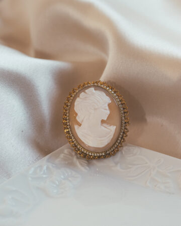 50s vintage hand carved shell cameo brooch, silver and gold plated silver (vermeille).