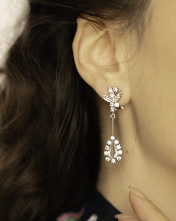 Silver Art Deco style dangle earrings, 80s vintage rhodium plated bridal earrings.