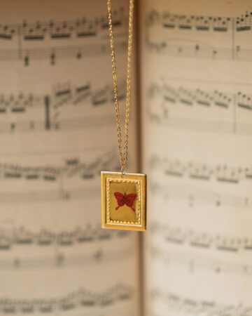 Vintage cottagecore gold heart or butterfly necklace, natural dried flowers heart necklace.