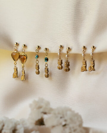 Vintage dangle cat earrings with amber crystal heart.