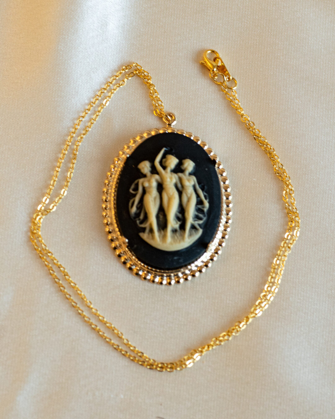 Vintage Three Graces Necklace-2